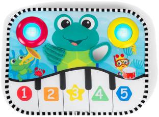 Musikalisk sparkdyna med leksakspiano och grön grodfigur