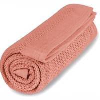 Korallrosa gallerfilt för baby rullad med genombrutet hålmönster