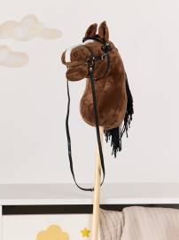 Brun käpphäst med sele och tygman