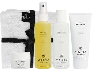 Maria Åkerberg Baby Kit med babytvätt, lotionflaska och mjuk vit handduk som användbar nyfödd-present