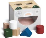 Grå plocklåda med glad mun och klossar i olika färger.